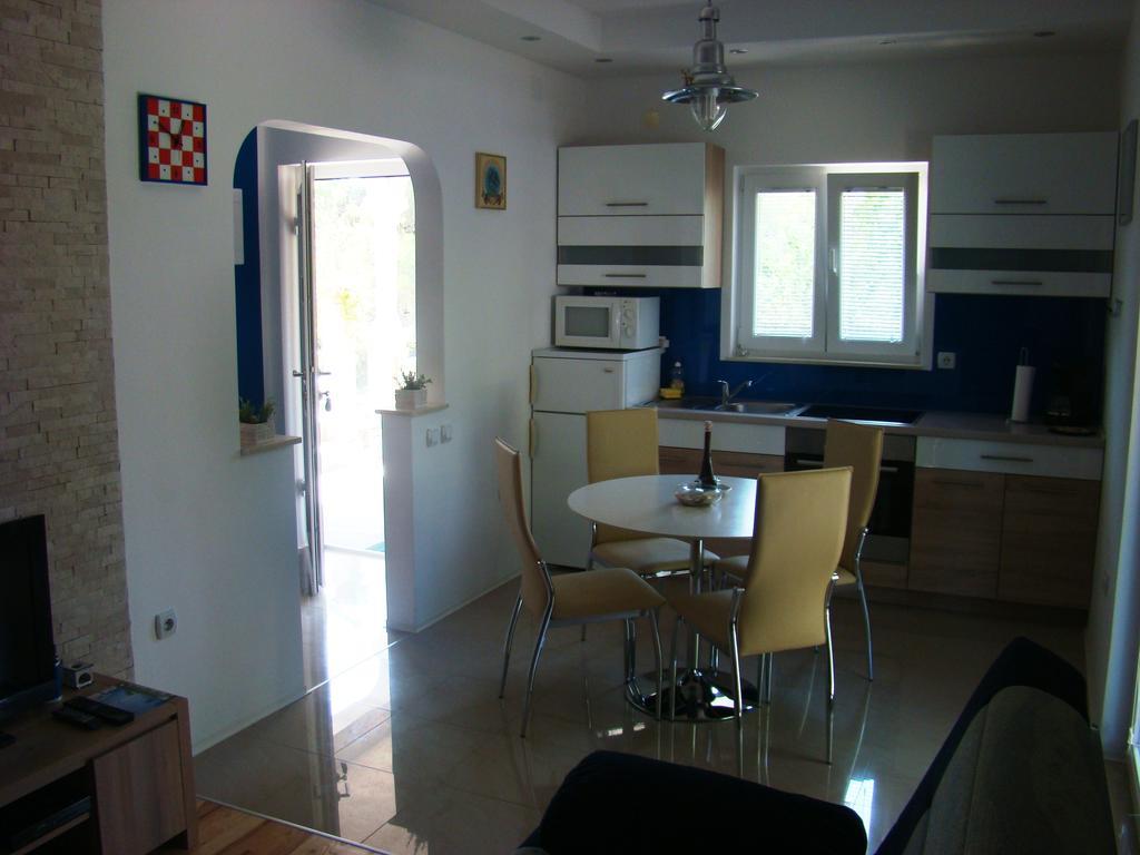 Apartments Pinus Pirovac Habitación foto